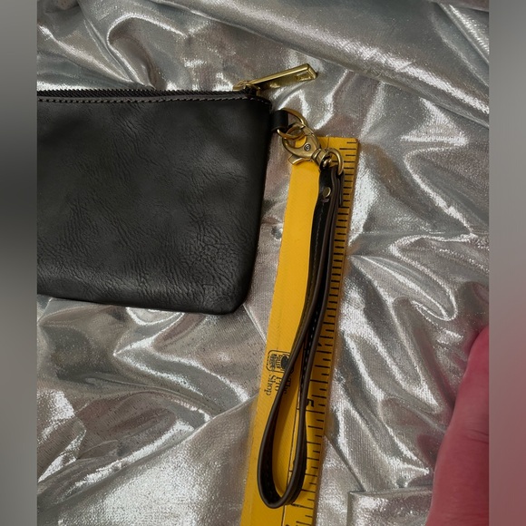 ⭐️ Fossil Wristlet ⭐️ Chocolate Brown ⭐️ EUC - Picture 6 of 6